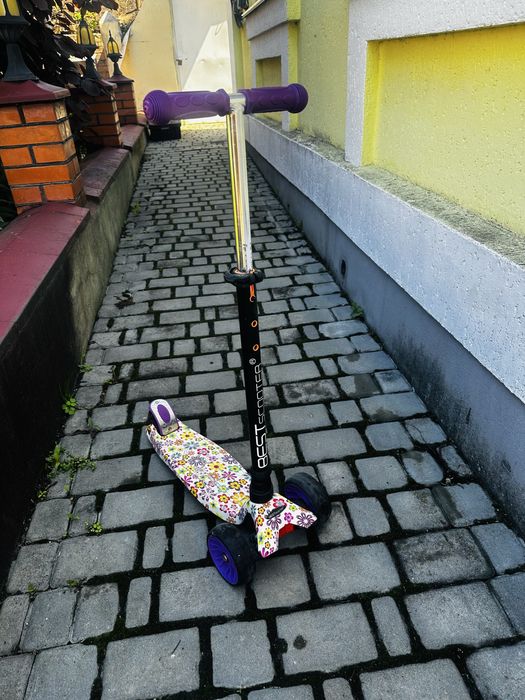 Самокат дитячий(дівчинка)