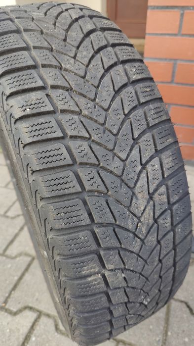 Zestaw 4 opon zimowych na felgach Suzuki SX4 Grand Vitara r 16 205/