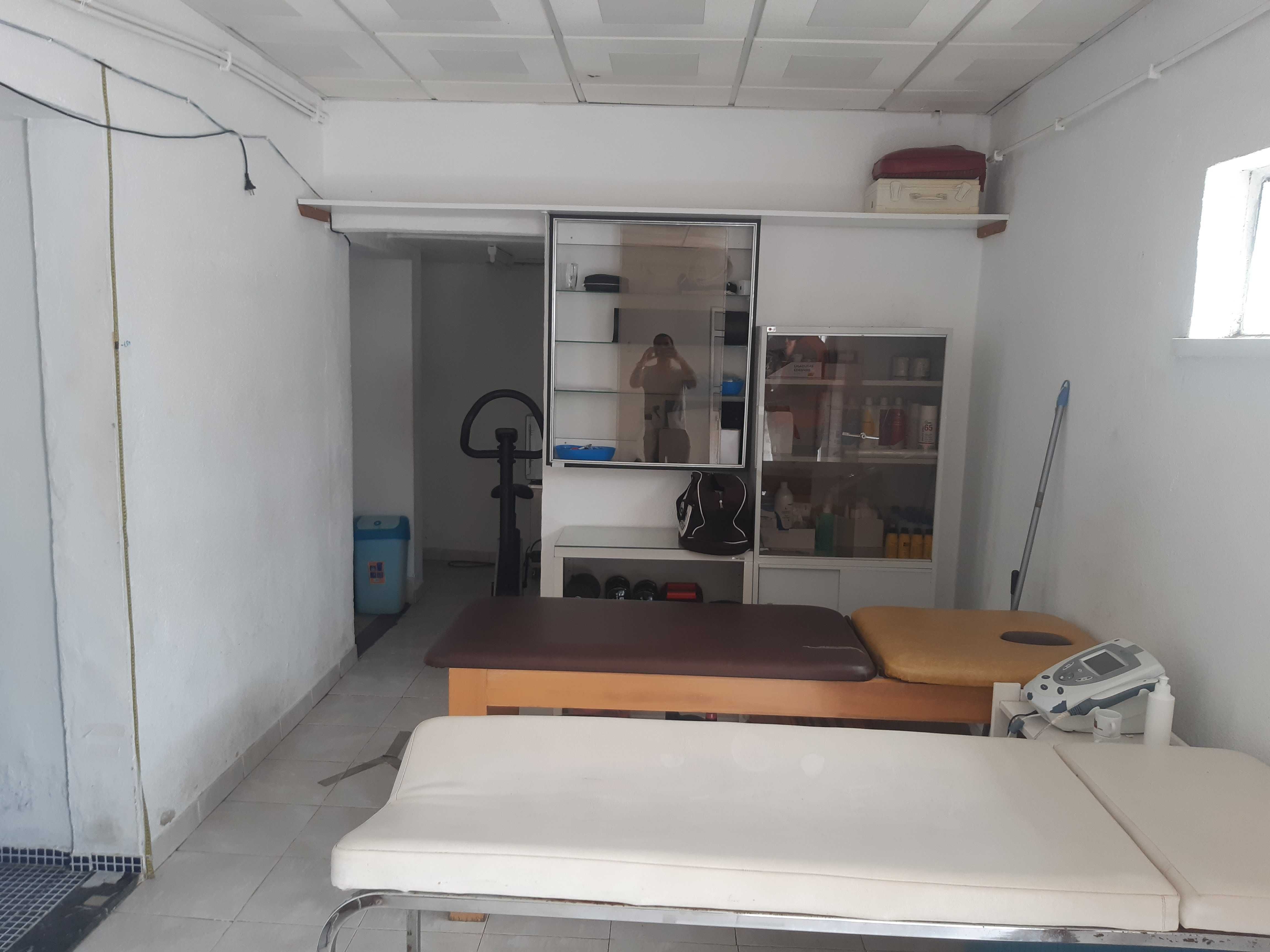 Cede-se espaço para fisioterapia, massagens ou outra área da saúde