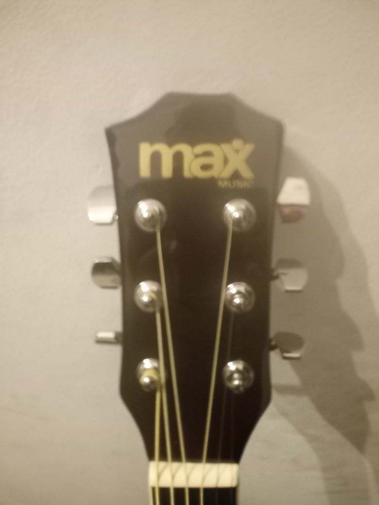 Gitara elektro akustyczną