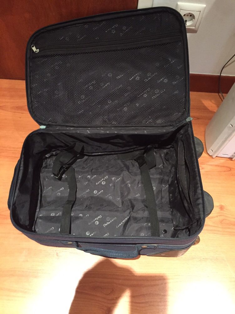 Mala com trólei ( mefidas lowcost)