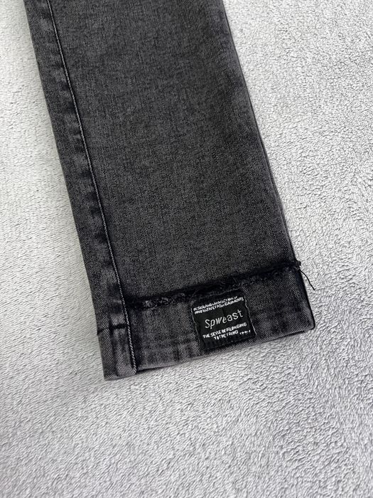 Жіночі джинси чорного кольору