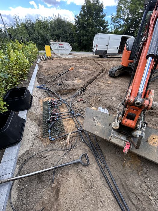 Brukarstwo Budowa ogrodów Trawniki Systemy nawadniające Prace ziemne