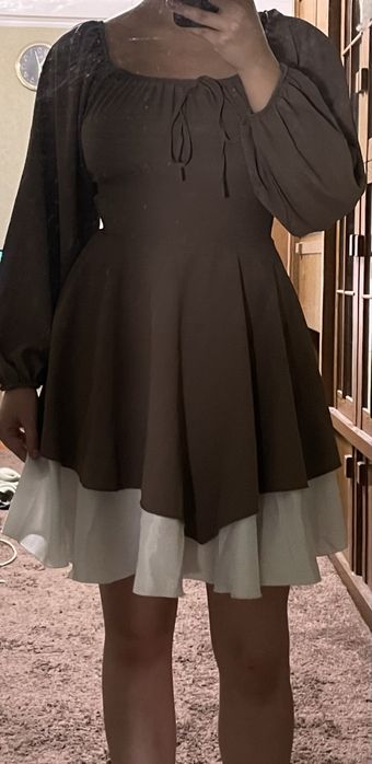 Жіноча сукня з завʼязками на спині