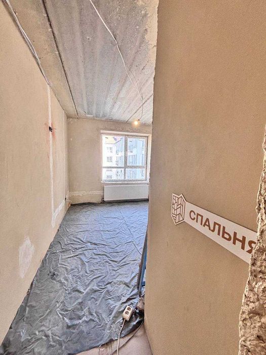 ПРОДАЖ Трикімнатна квартира з кухнею студією поруч парку