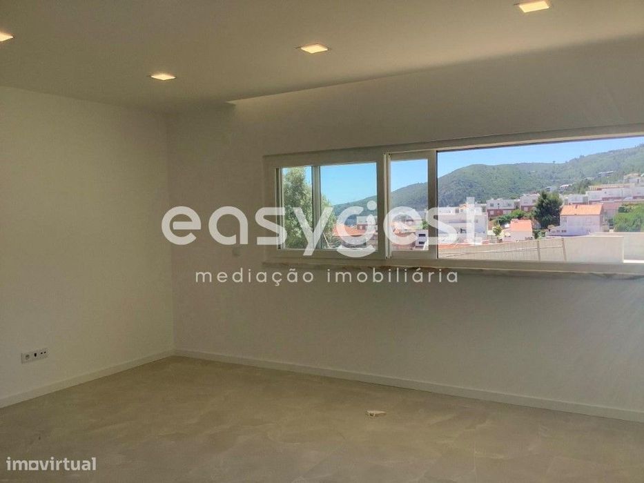 Excelente apartamento T1 em Sesimbra com vista mar e parqueamento