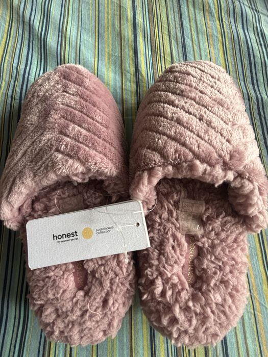 Robe e chinelos novos com etiqueta