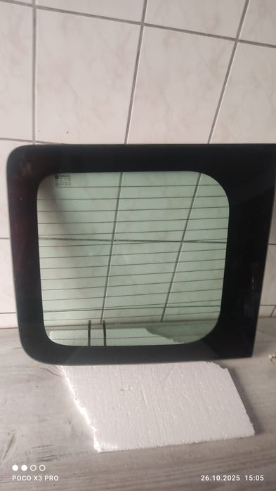 Szyba drzwi  tylnych  podgrzewana prawa, lewa Renault Trafic.Vivaro