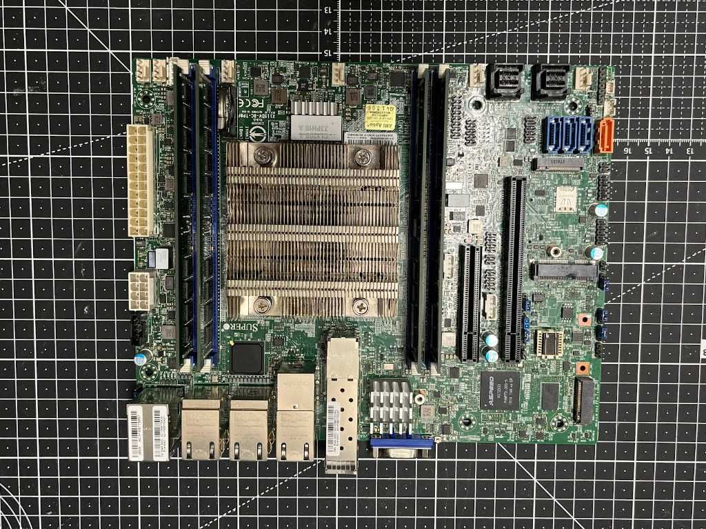 Supermicro X11SDV Xeon D-2146NT 8C/16T 4x 10GBE 64GB DDR4 NAS Server