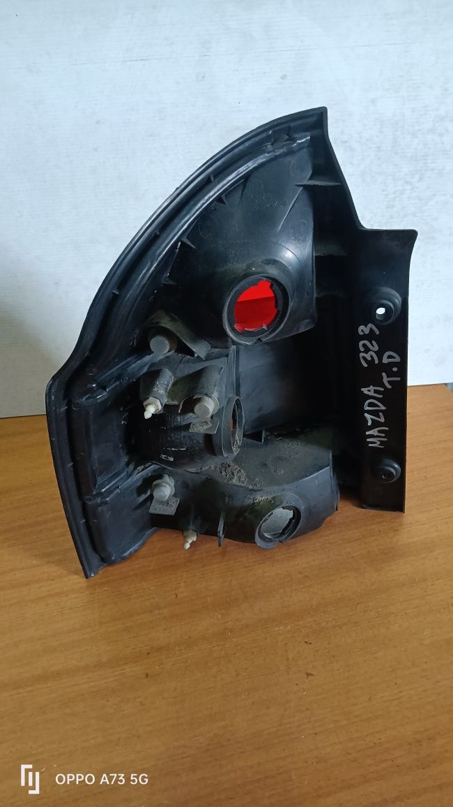 Farolim Mazda 323 de 3 portas direito