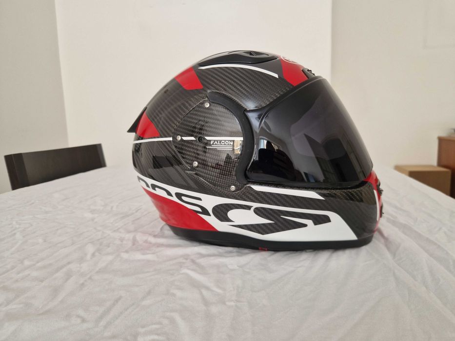 Capacete ROOF RO200 em carbono, tamanho M, pesa apenas 1090g
