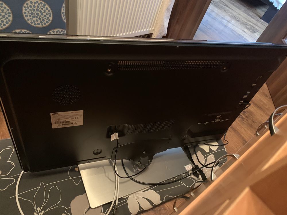 Telewizor Samsung przekatna 110 cm sprawny  dlugosc 98 cm