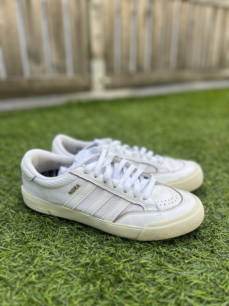 Adidas nora e vans