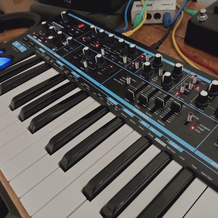 Sintetizadores Novation Bass Station 2 e Pioneer Toraiz AS-1