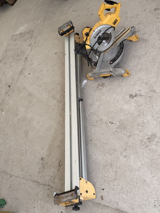 Ukosnica DeWalt DW777