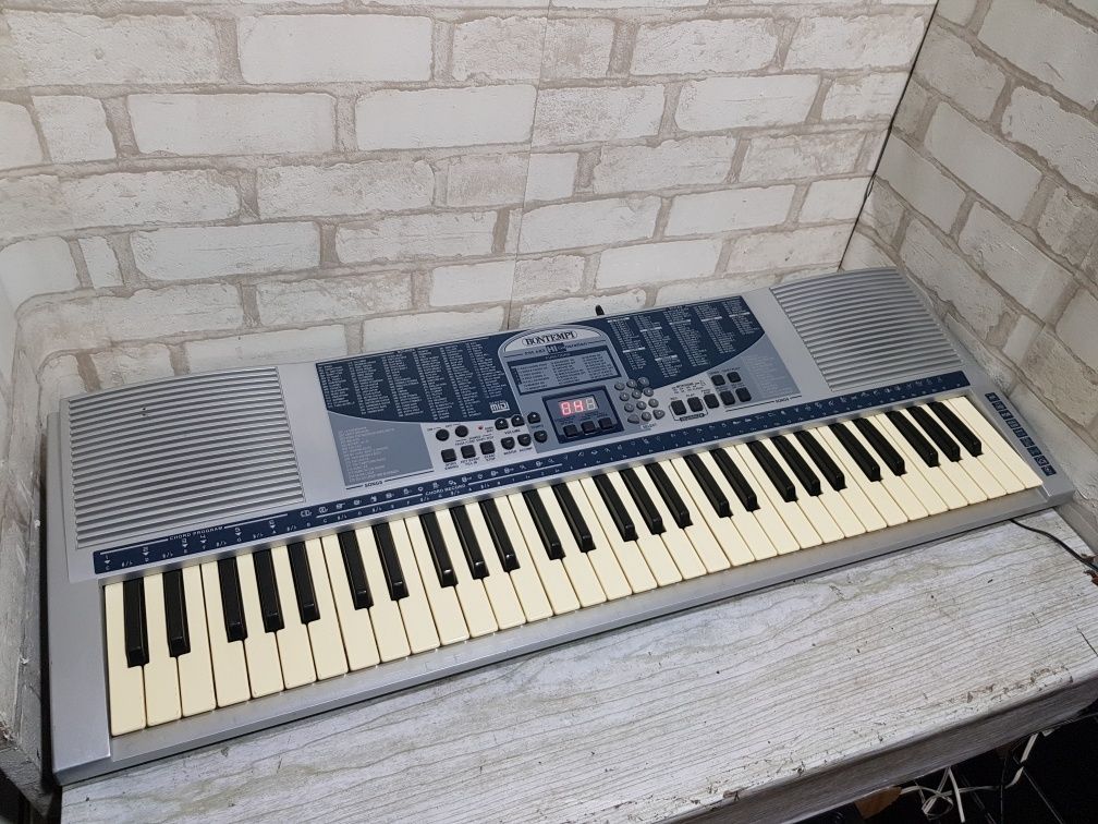 Синтезатор Bontempi PM 683+2,Yamaha PSR-7 +1,на 61/49 клавіш, б/у