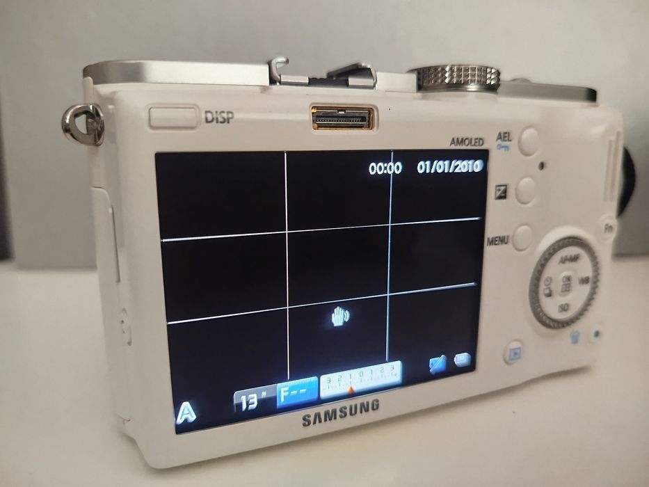Samsung NX 100 mirrorless
