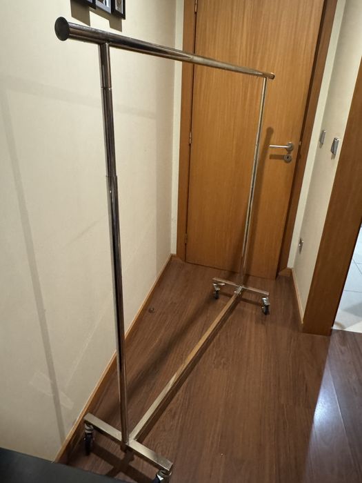 Charriot extensivel para roupa nunca usado