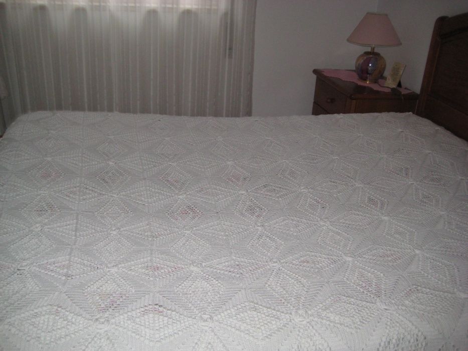 Colcha de renda feita a mão