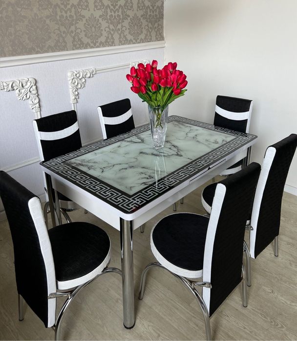 Обеденный кухонный стеклянный стол со стульями Обідній кухонний стіл