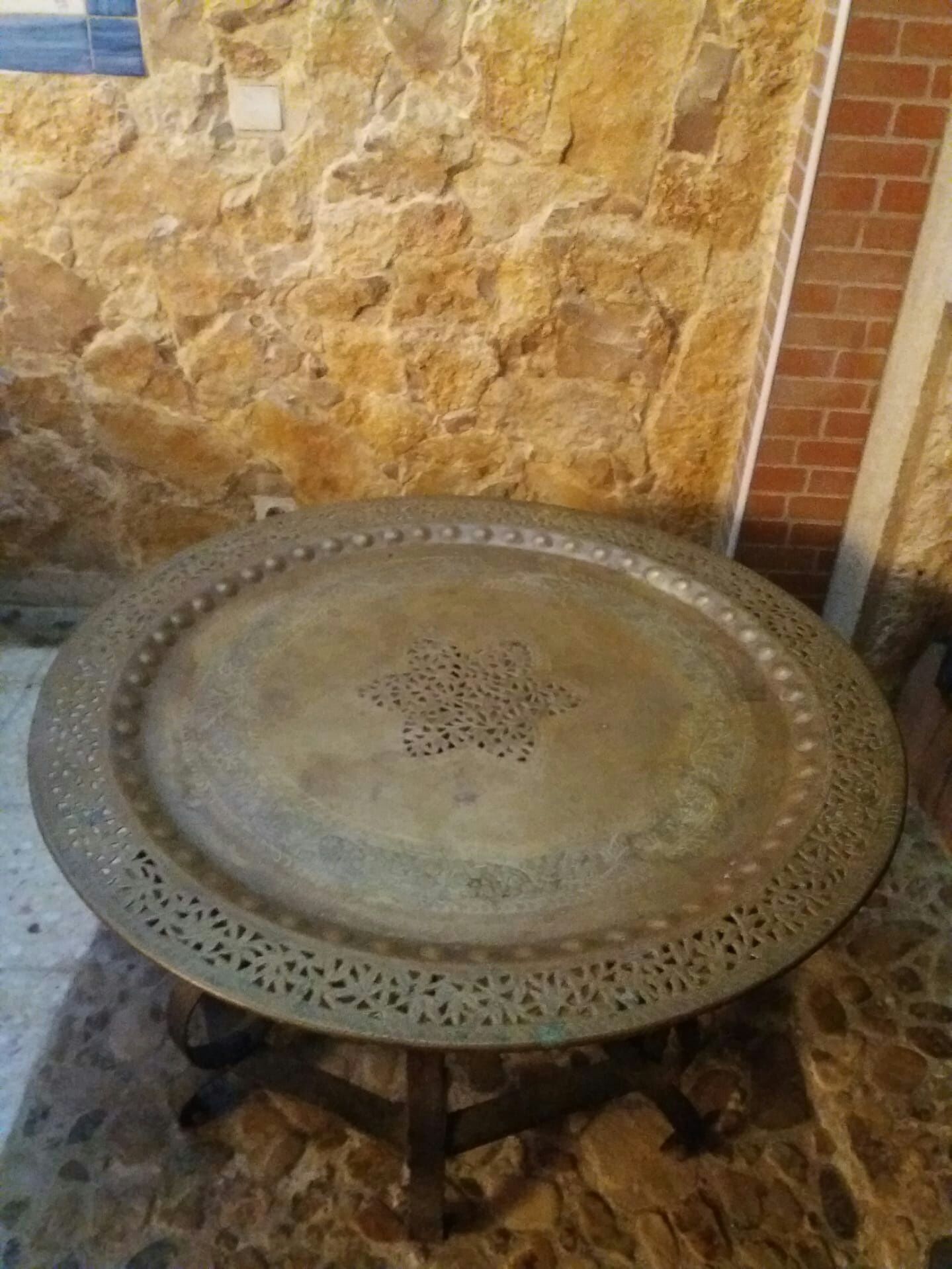 Base de mesa antiga / ferro forjado.