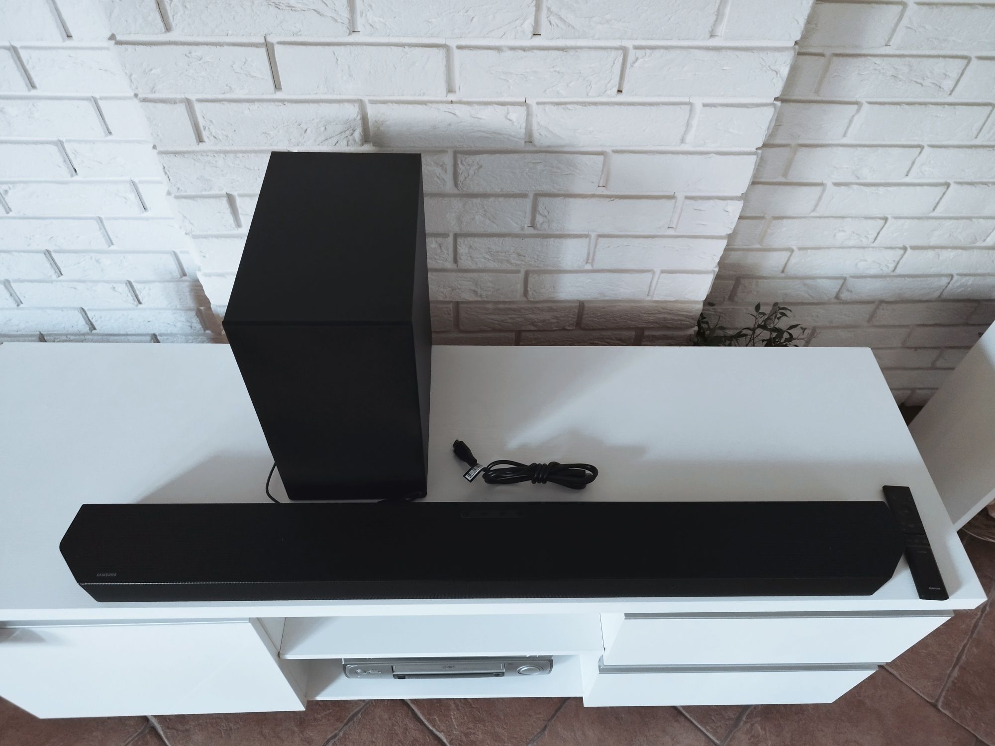 Soundbar z subwooferem SAMSUNG HW-Q60B