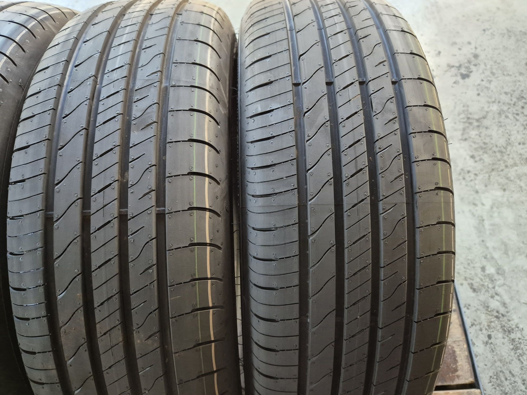 215/60/17 99V Goodyear UltraGrip performance 2 Suv  2023.r  wys. Grati
