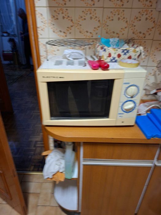 Micro ondas de 800 W, marca Eletric