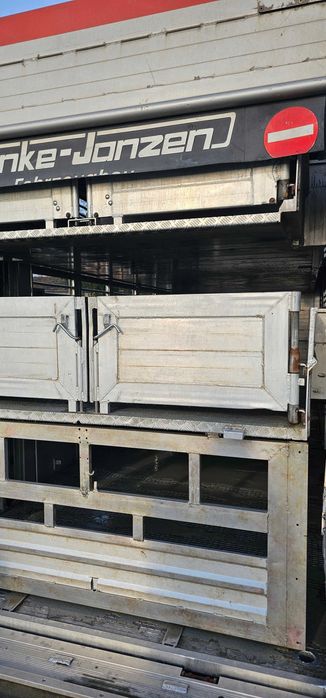 Samochód do przewozu zwierząt