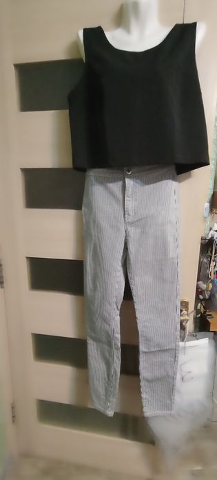 Спортивные костюмы и джинсы.