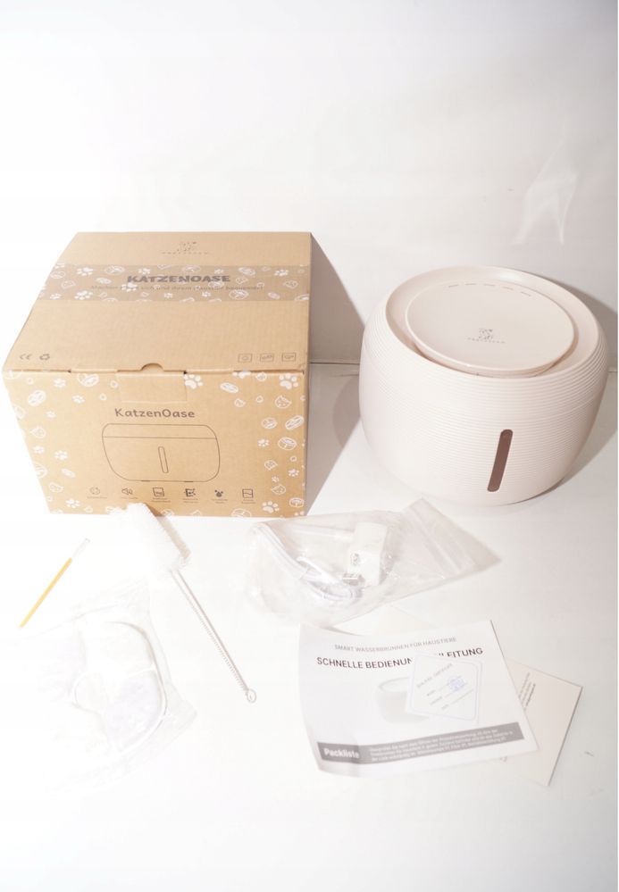 4701 Pretty Paw fontanna dla kotów cicha BPA FREE 2,5 l LED filtr