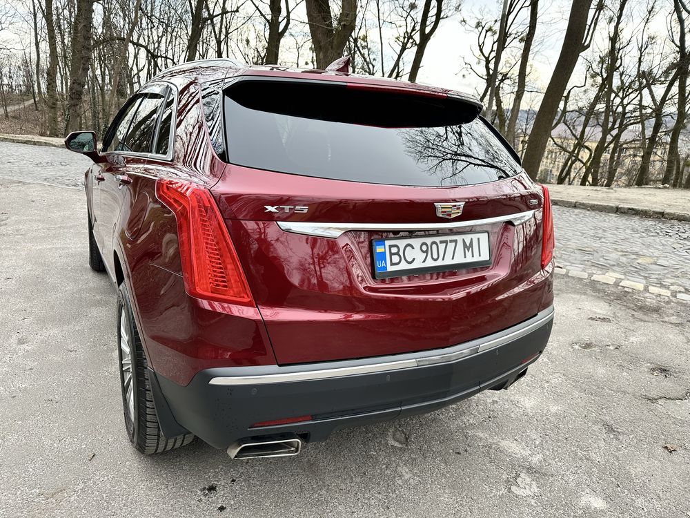 Кросовер Cadillac XT5  AWD преміум авто