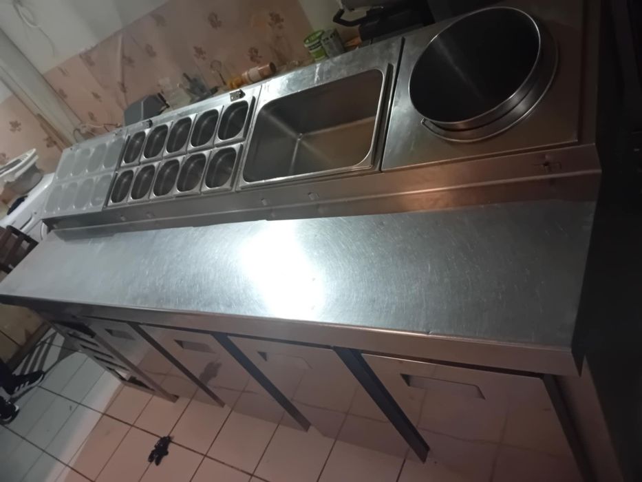 Stół sałatkowy ze stali nierdzewnej