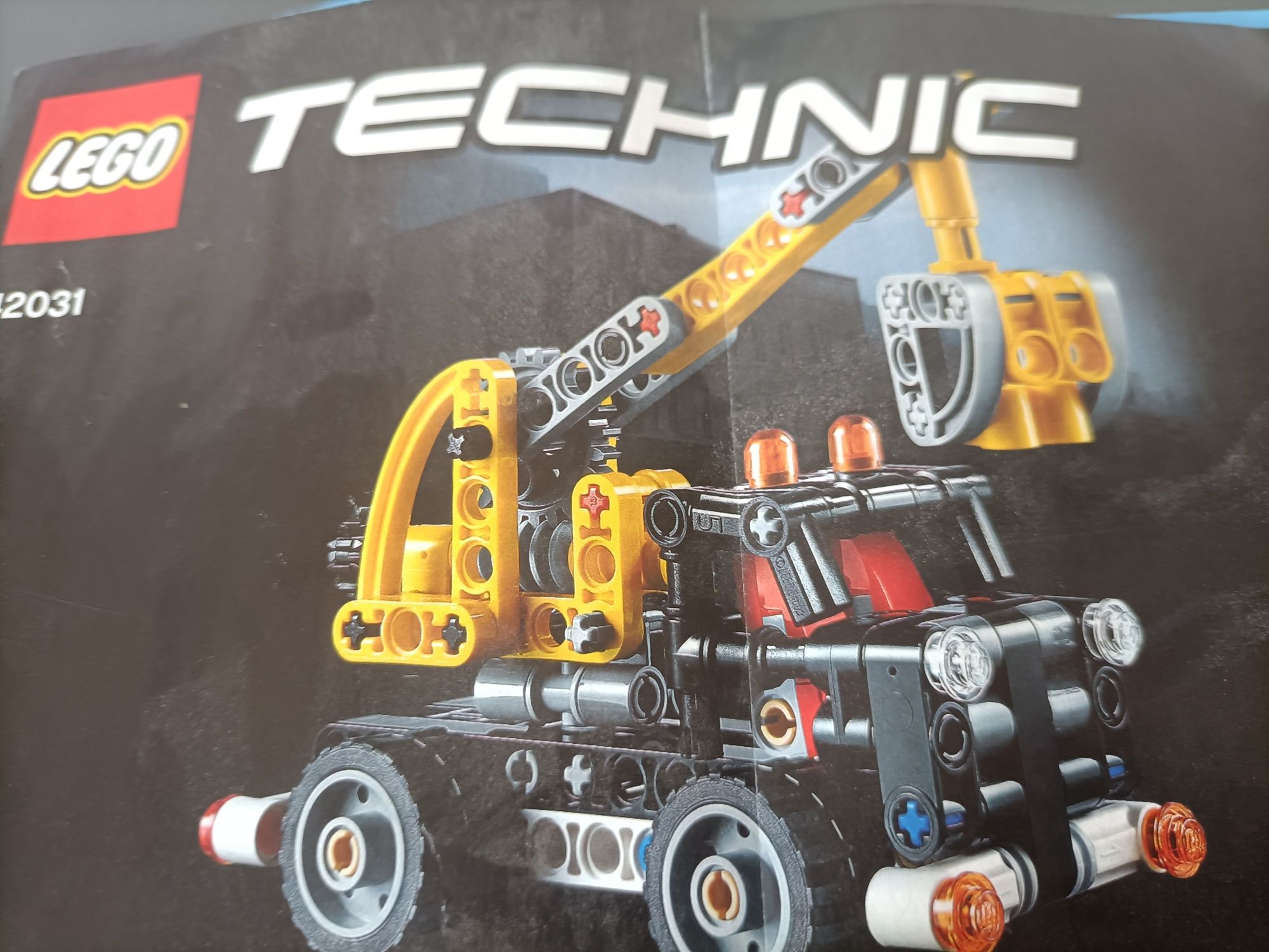 LEGO TECHNIC 42031 Ciężarówka z wysięgnikiem