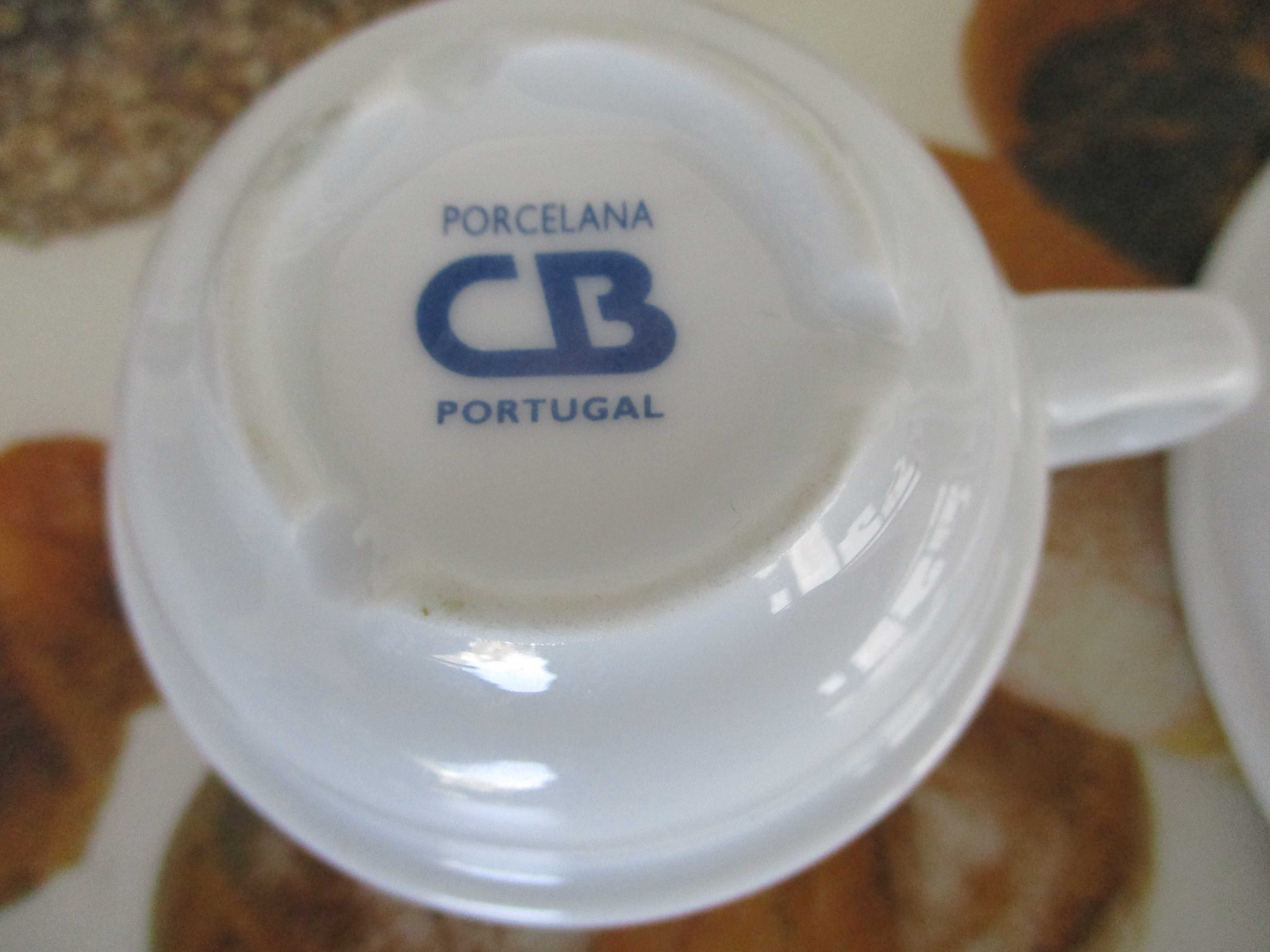 CB Porcelana Conjunto 6 chávenas brancas de café + 6 pires, como novos