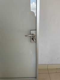 Drzwi aluminiowe z futryną