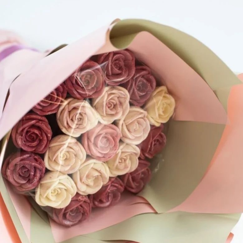 Букет із шоколадних троянд, хризантем