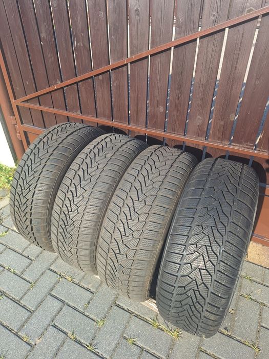 Koła zimowe 215/55 R17 marki Uniroyal z 2023 roku