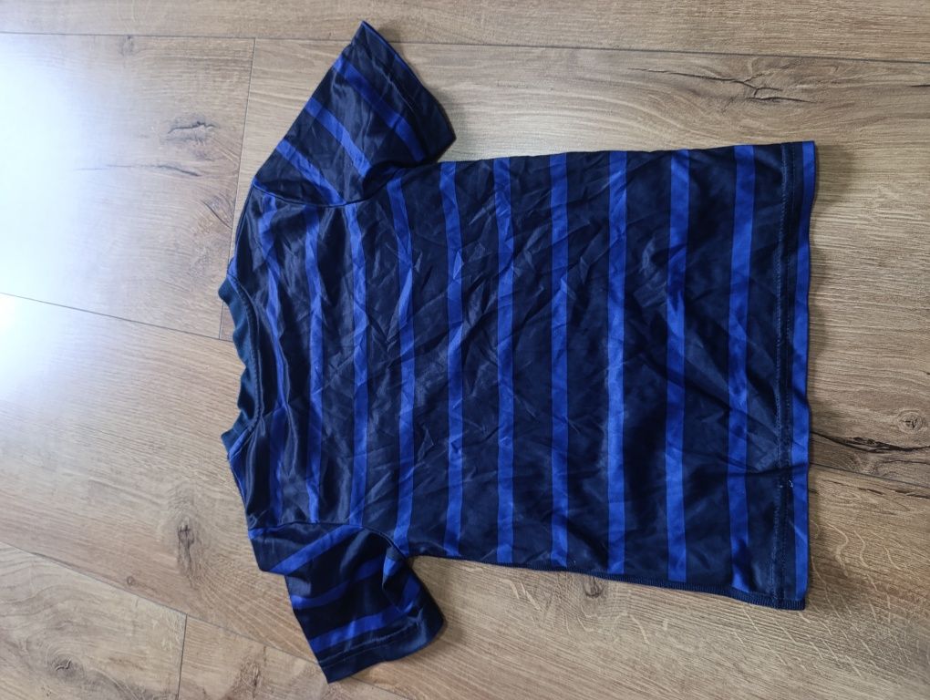 Nike sport podkoszulek piłka nożna 122 sportowy chłopak