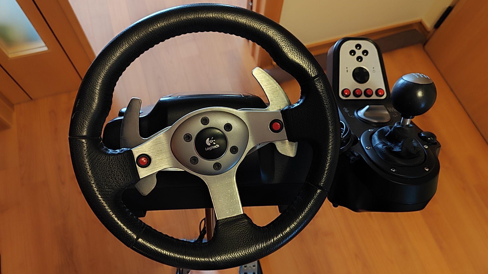 Volante Logitech G25 + suporte