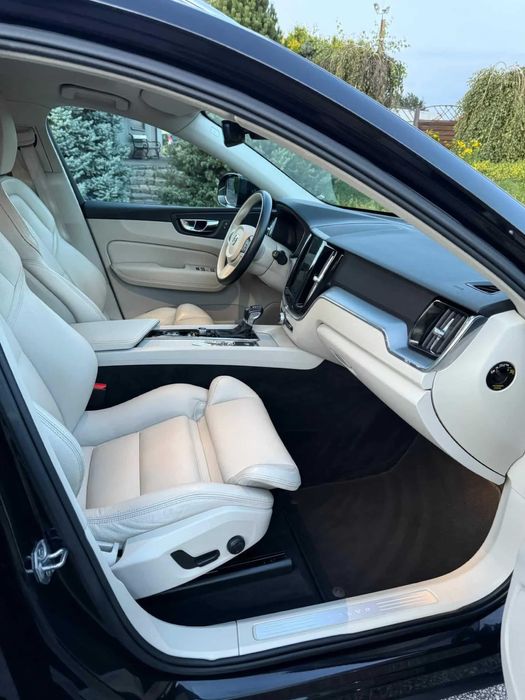 Volvo XC 60 D4 AWD Momentum      2018