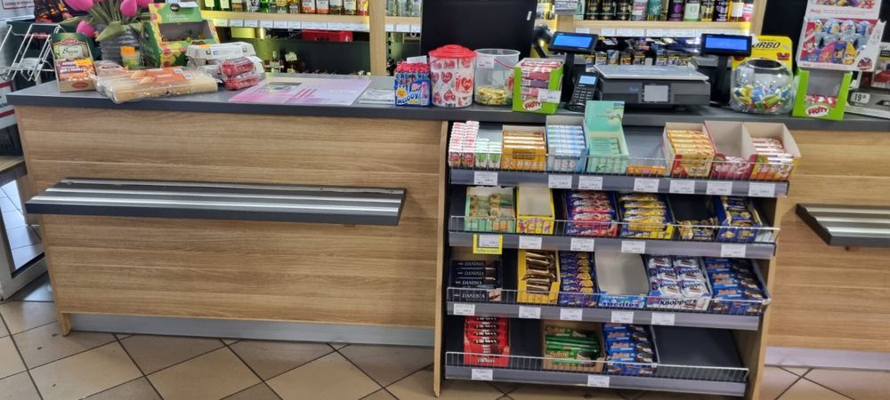 Lada sklepowa z ekspozytorem na batony