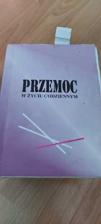 Przemoc w rodzinie, Hołyst