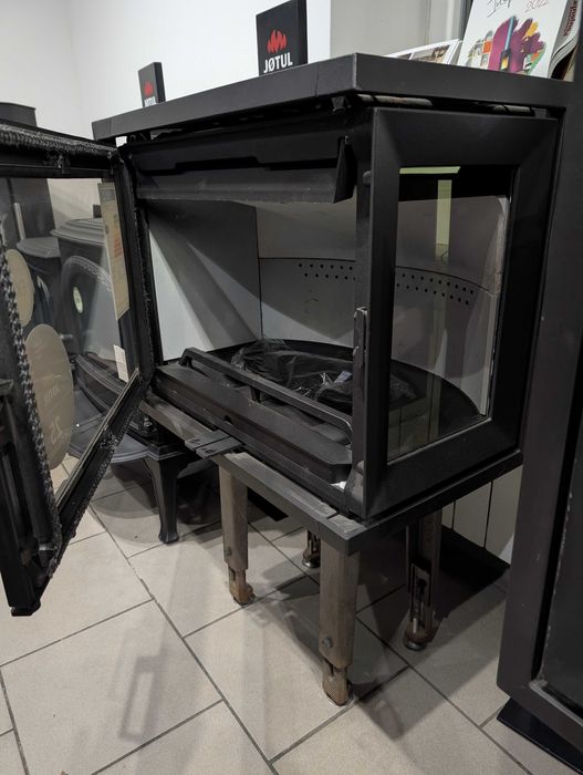 Jotul i 520 FR - narożny żeliwny wkład kominkowy 7 kw