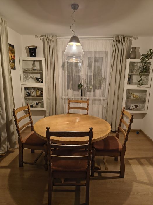 Komplet 4 krzeseł z litego drewna, obicie welurem, solidne