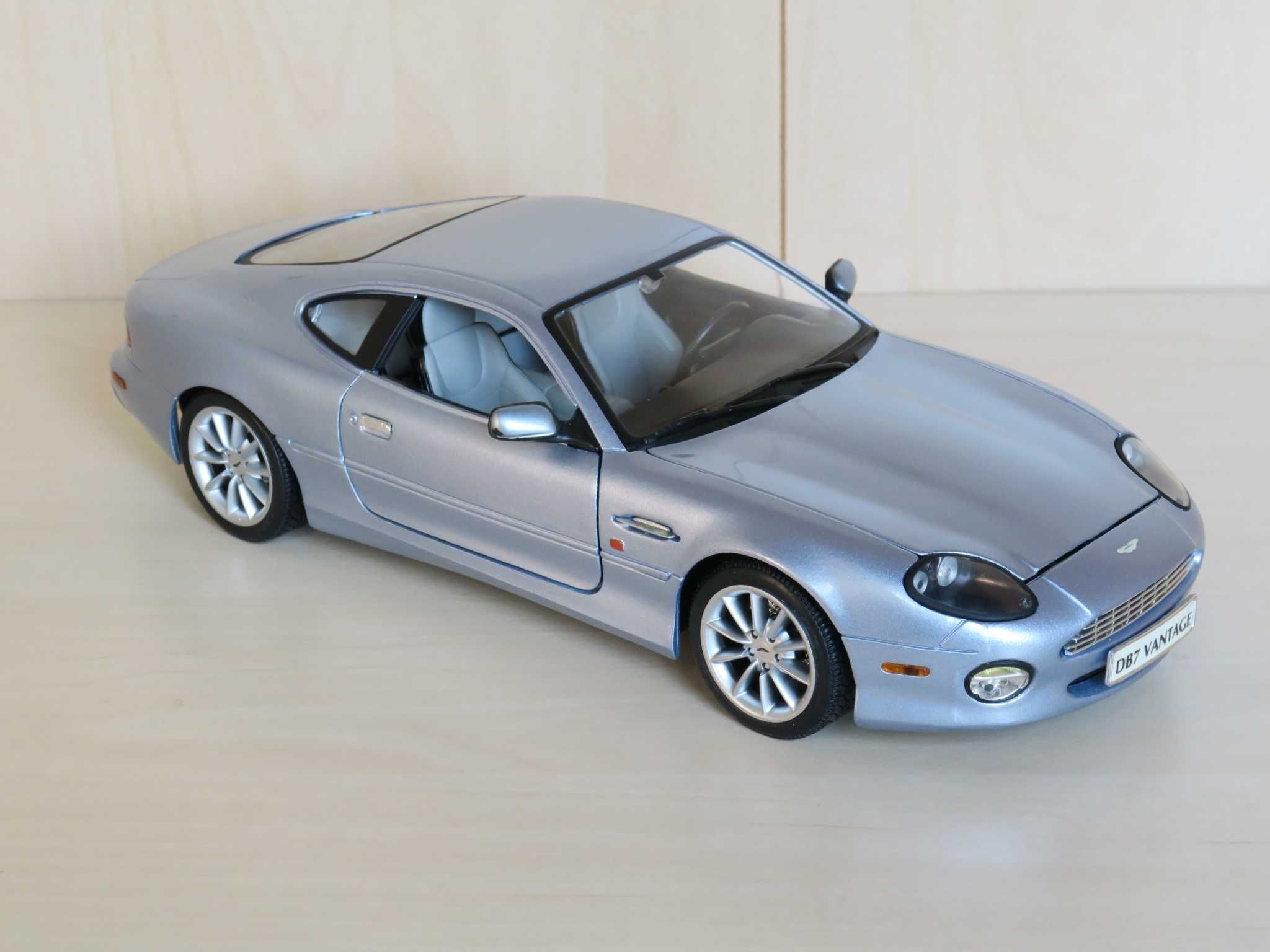 Aston Martin DB7 Vantage 1/18