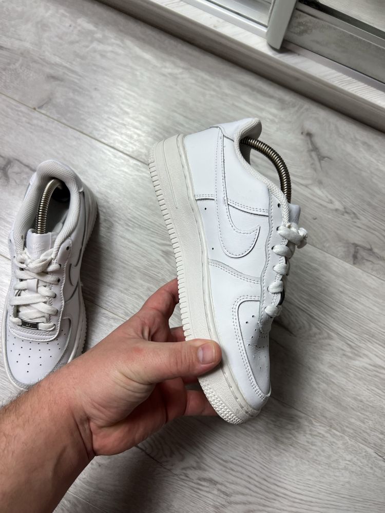 (Розмір 37,5) Кросівки Nike Air Force 1 шкіряні