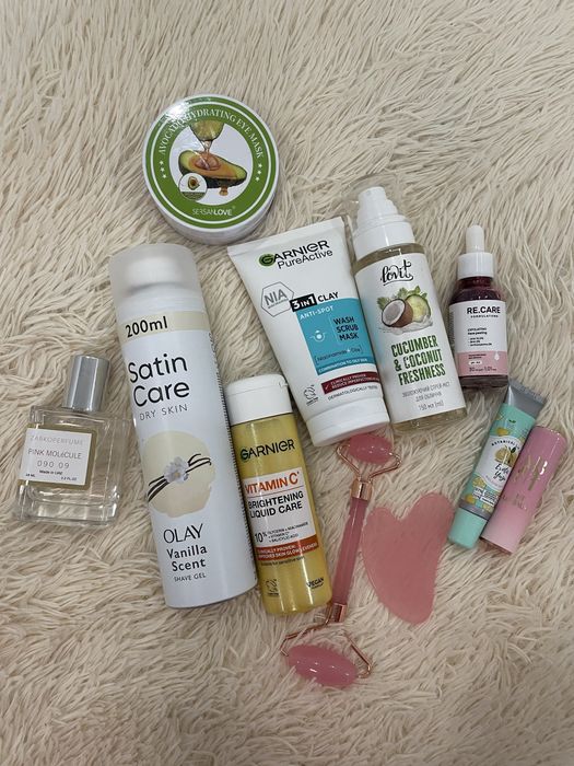 Продаж косметики оптом та окремо