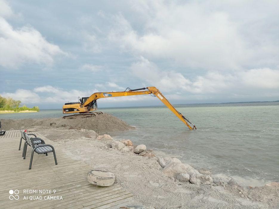 Kopanie stawu prace ziemne koparka long fundamety plaże linię brzegowe