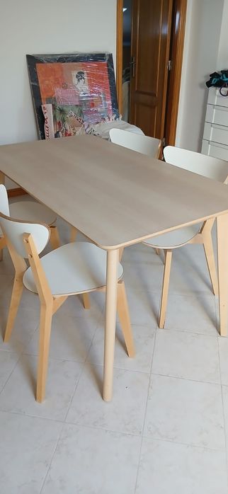 Mesa e cadeiras IKEA em excelente estado